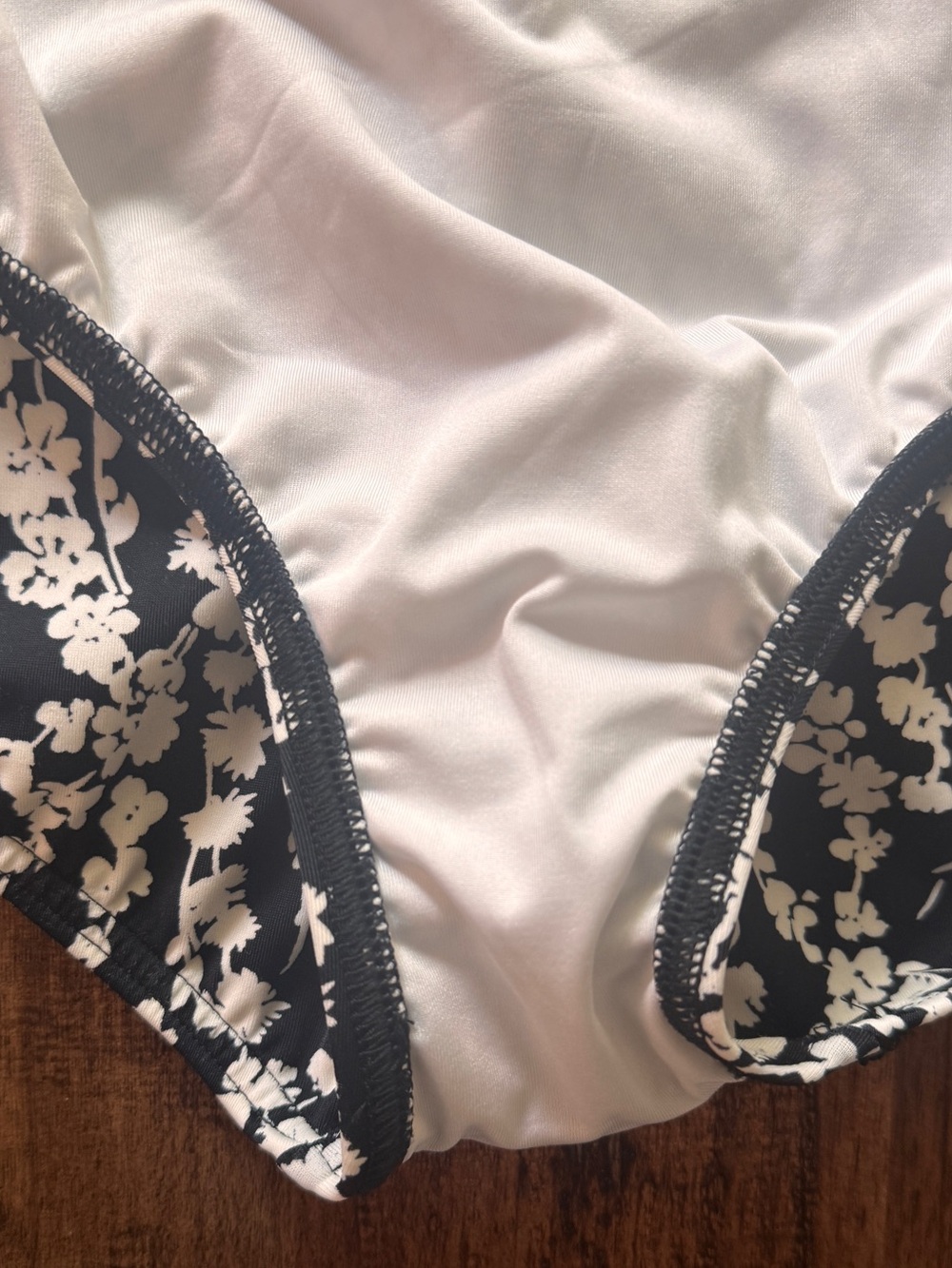 Lands End One Piece Swimsuit 12L Black White Floral Underwire Tummy Control - Picture 9 of 12